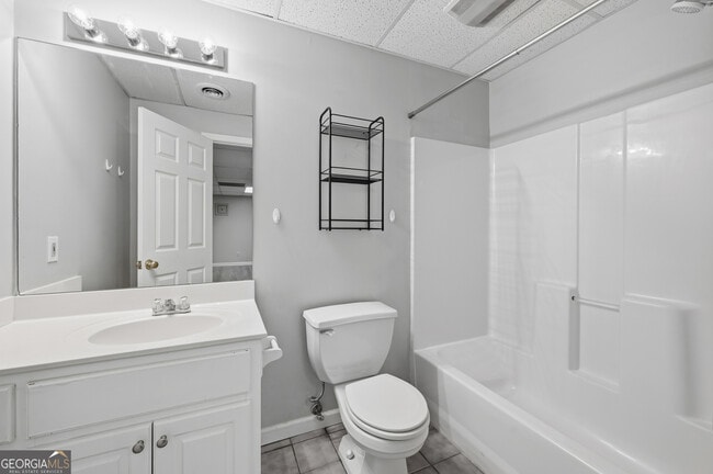 Building Photo - 4229 N Mountain Rd NE