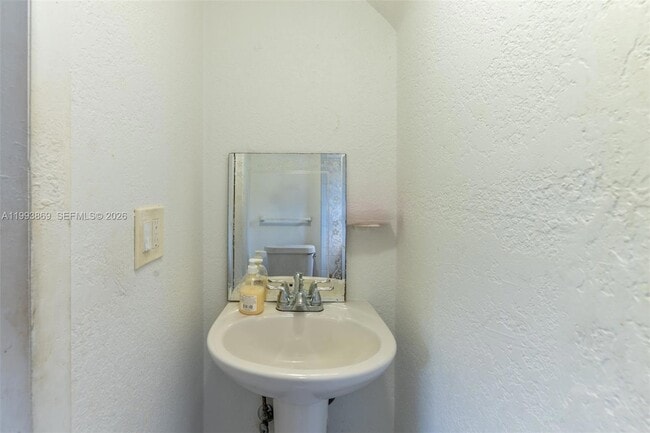 Building Photo - 1238 NE 112th St