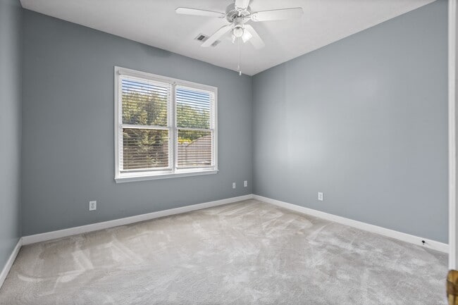 Building Photo - 1623 Wellington St