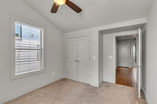 Building Photo - Modern Townhome Living in the Heart of Wed...