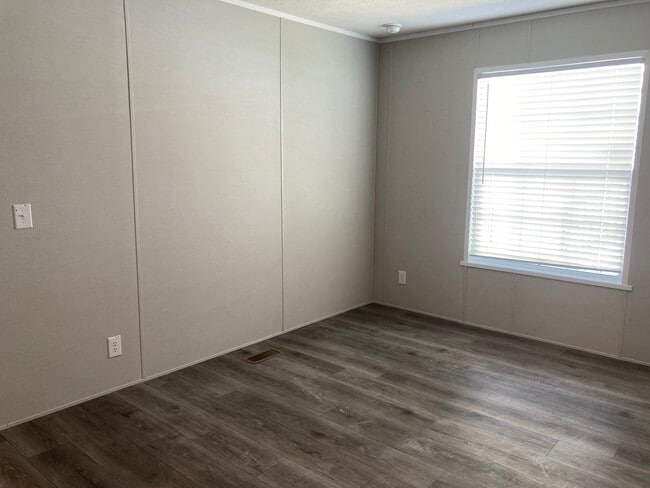 Building Photo - 107 Bluejay Hill