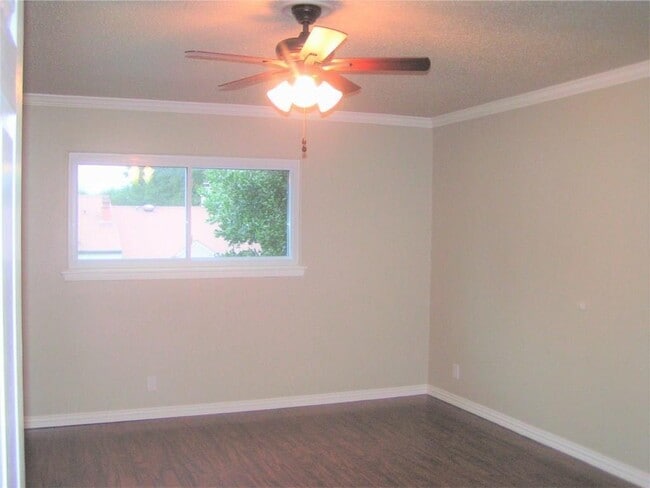 Building Photo - 6627 Valleyside Rd