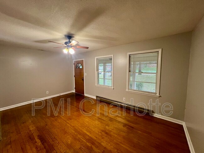 Building Photo - 3017 Arnold Dr