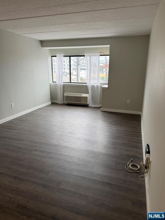 Building Photo - 5 Linden St