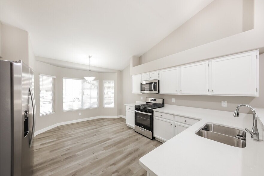 Building Photo - 7533 W Jenan Dr