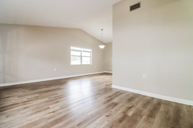 Building Photo - 7521 Como Dr