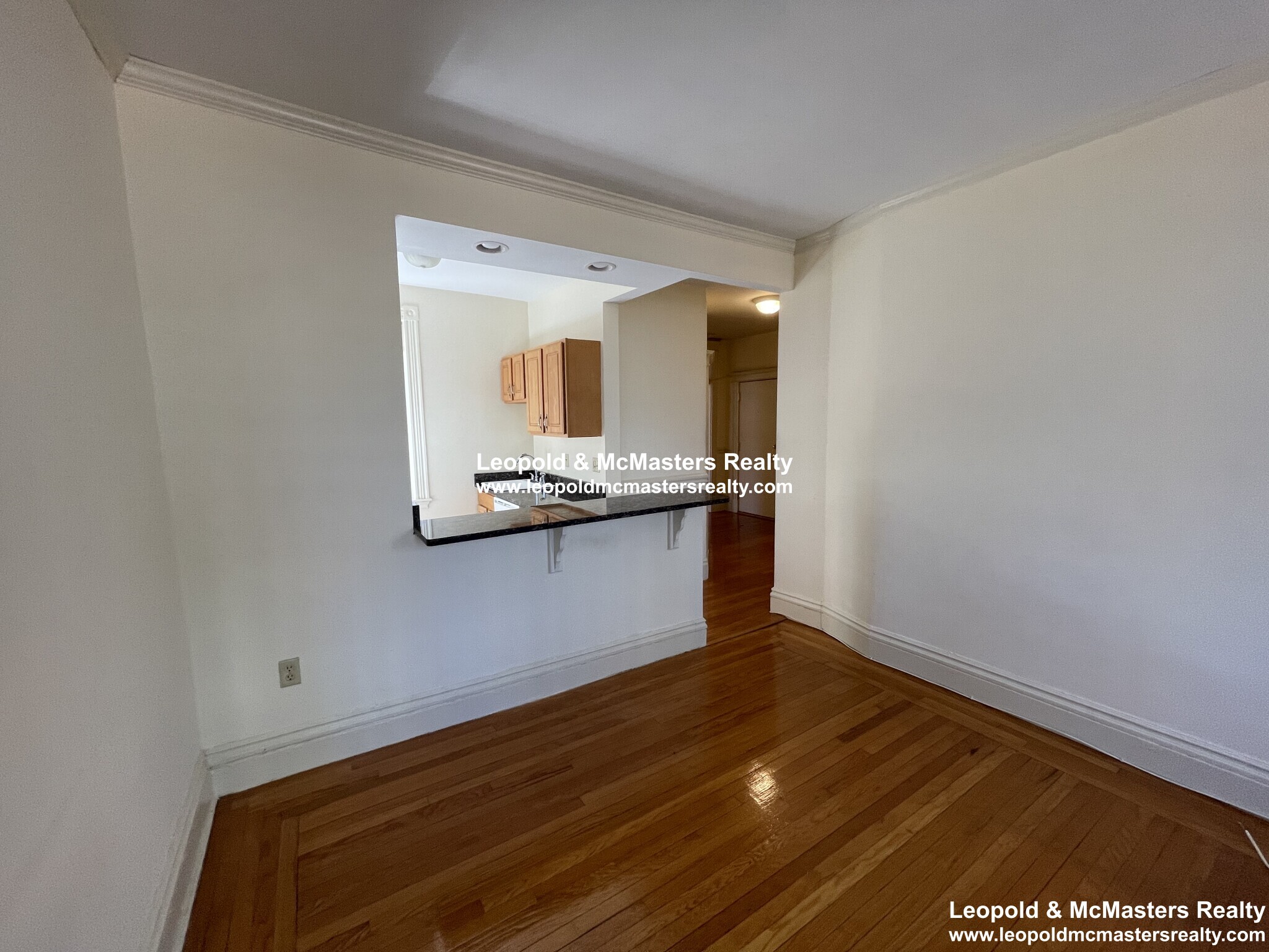 Building Photo - 48 Queensberry St