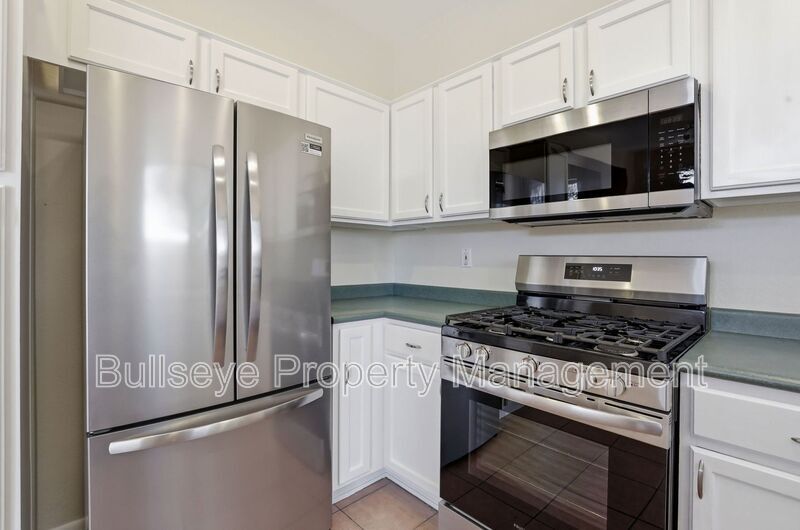 Building Photo - 15893 W Arrowhead Dr