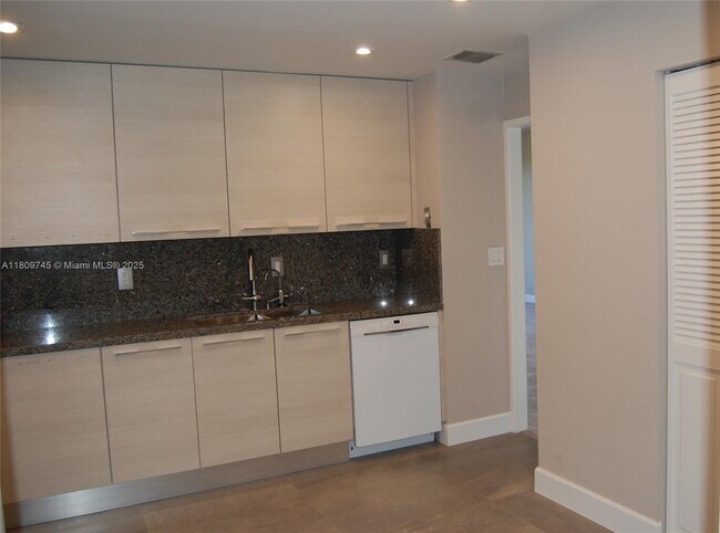 Building Photo - 201 Crandon Blvd