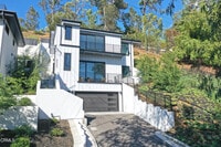 Building Photo - 6565 Pickwick St