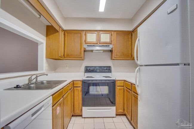 Building Photo - 3050 Belle Meade Dr