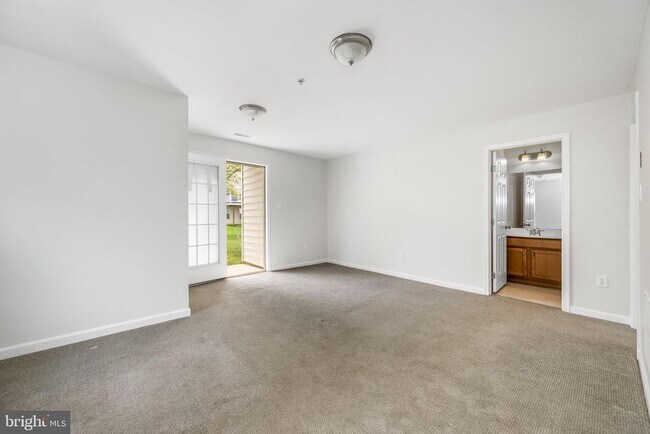 Building Photo - 202 Bardel Dr