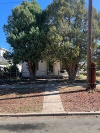 Building Photo - Charming 2 bed 1 Bath home
