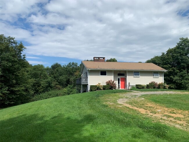 Building Photo - 860 Hunns Lake Rd