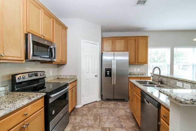 Building Photo - 10048 Iron Ridge Dr
