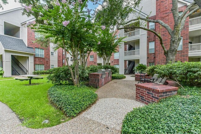 Building Photo - 1330 Old Spanish Trl