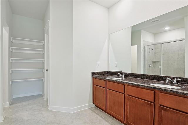 Building Photo - 623 Russell Dr