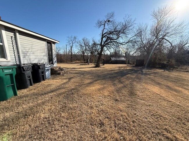 Building Photo - 4400 NE 16th Terrace