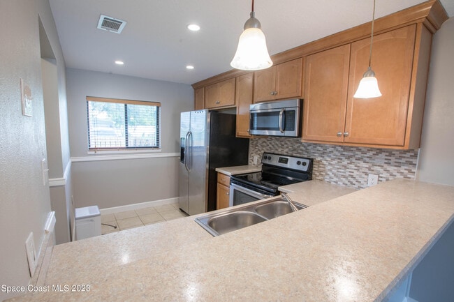 Building Photo - 277 Monroe Ave