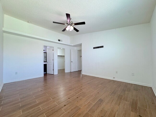 Building Photo - East El Paso 3bed/2bath Refrig A/C & Synthetic Lawn!
