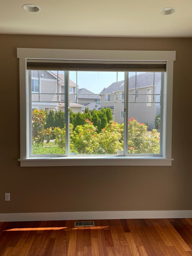 Building Photo - 13904 North Pointe Cir