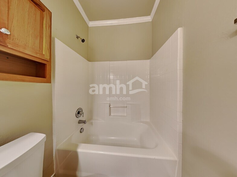 Building Photo - 608 Denali Dr