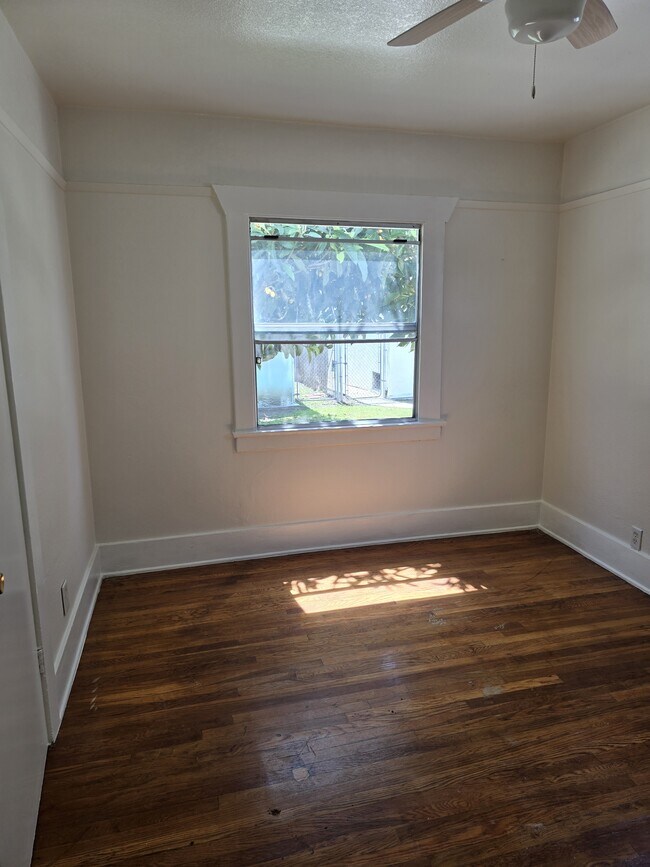 Building Photo - 1273 N Berendo St