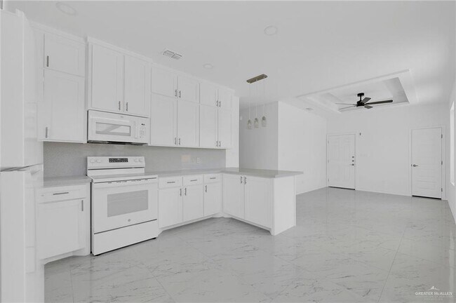 Building Photo - 12 E St
