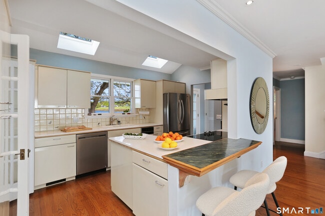 Building Photo - 34 Shorehaven Rd