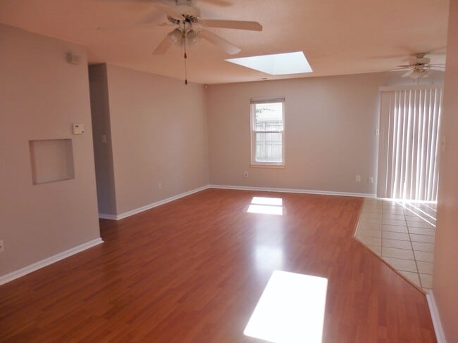 Building Photo - READY 07-15-26! Charming Rock Creek Ranch Home! Community Pool, Tennis Courts, & Playgrounds! Mus...