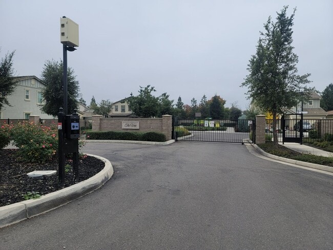 Building Photo - Lodi/Gated Community/Move in Ready