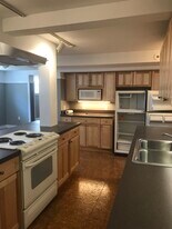 Building Photo - 313 E Davenport St