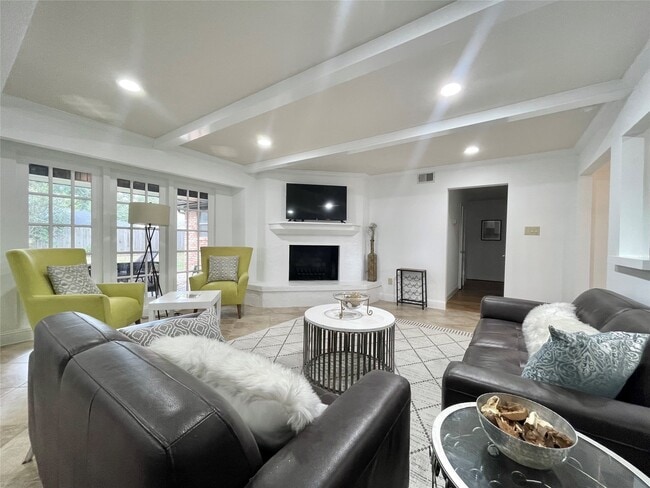 Building Photo - 6210 Queensloch Dr