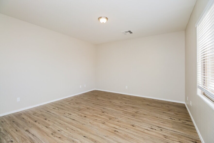 Building Photo - 125 N 22nd Pl