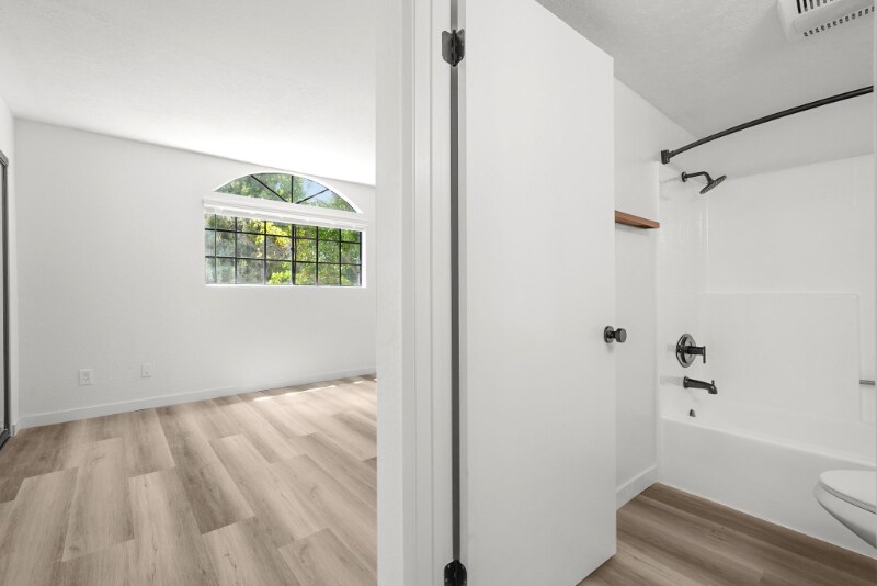 Building Photo - 5240 Whitsett Ave