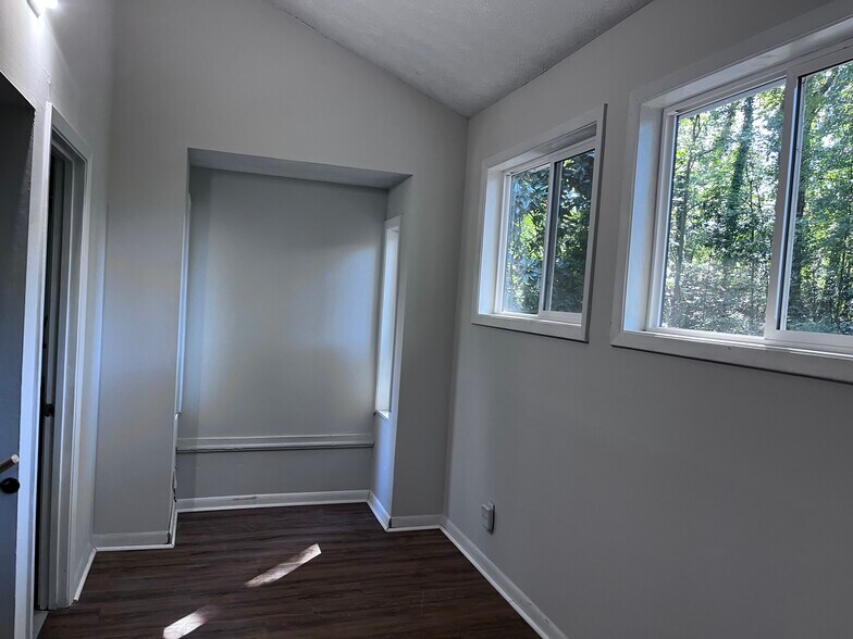 Building Photo - 2288 Paces Ferry Rd SE