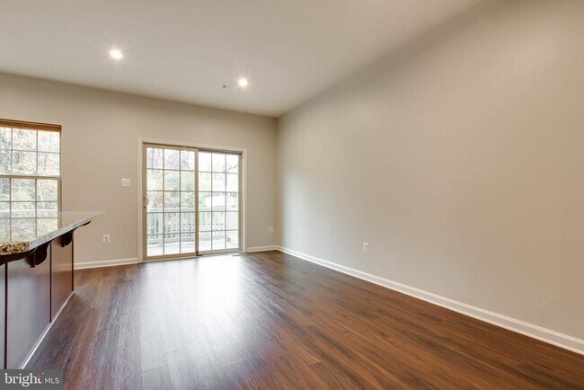 Building Photo - 2805 Fredericksburg Rd