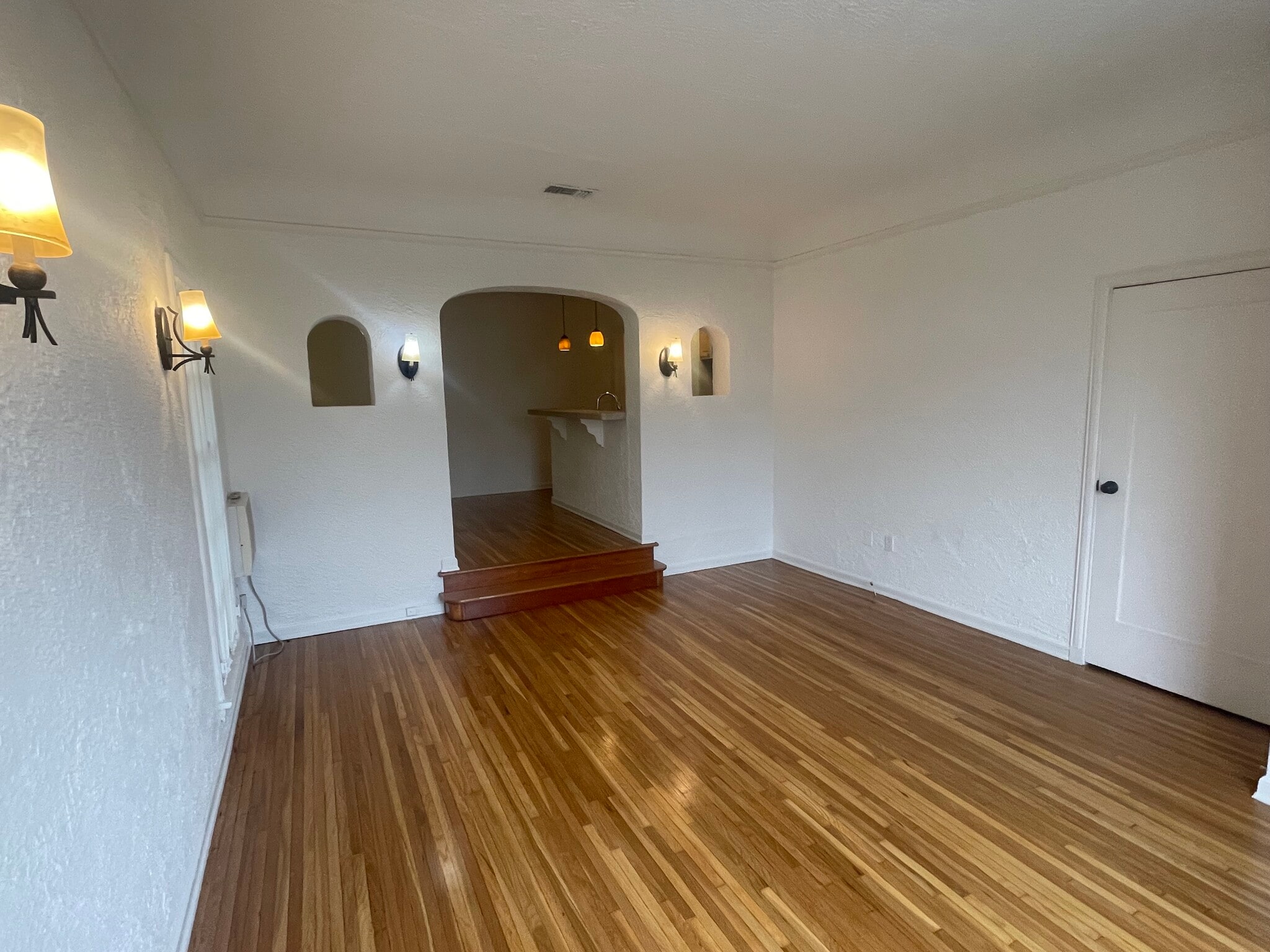 Building Photo - 642 1/2 Maltman Ave