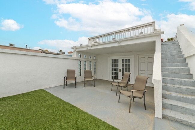 Building Photo - Fully Furnished, Oceanfront Boardwalk in Newport Beach