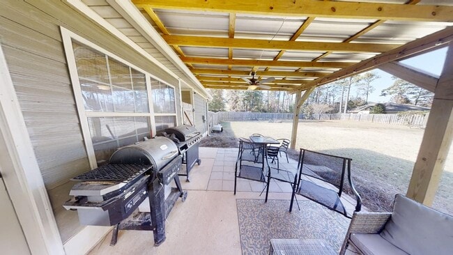 Building Photo - Precious and well kept home in Lundy West