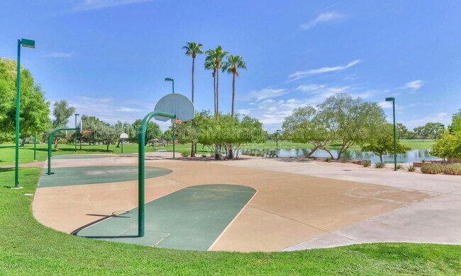 Building Photo - 2040 S Longmore