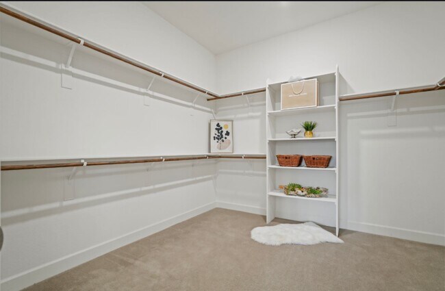 Building Photo - Gorgeous 4 bedroom 3 bath in Northlake