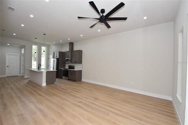Building Photo - 18 Wood Amber Ln
