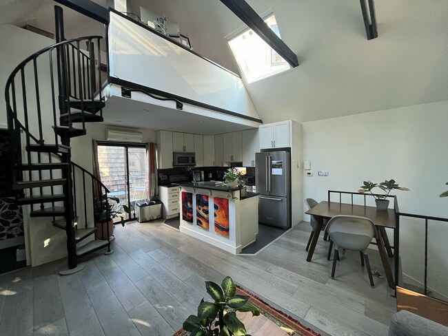 Main Living Space 1 - 492 Duboce Ave