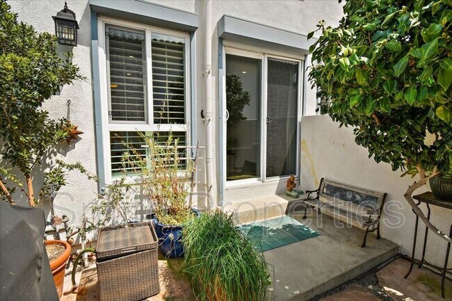 Building Photo - 122 S Guadalupe Ave