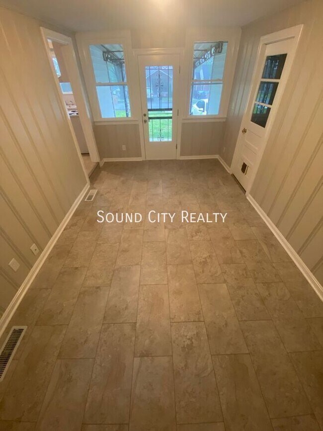 Building Photo - 265 Sunrise Ave