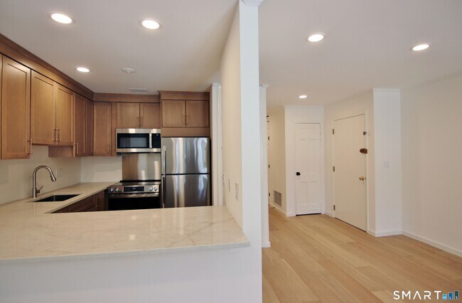 Building Photo - 81 Courtland Ave