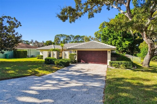 Building Photo - 970 Rolling Hills Dr