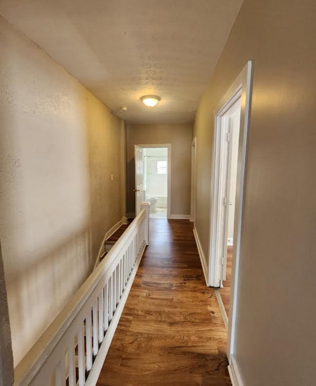 Building Photo - Westside Spacious Three Bedroom Two Story ...