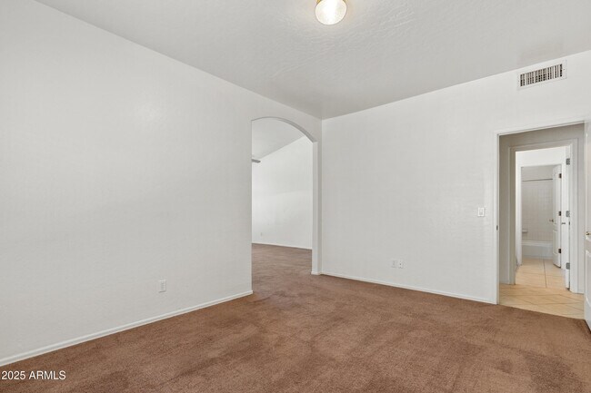 Building Photo - 1684 W Merrill Ln